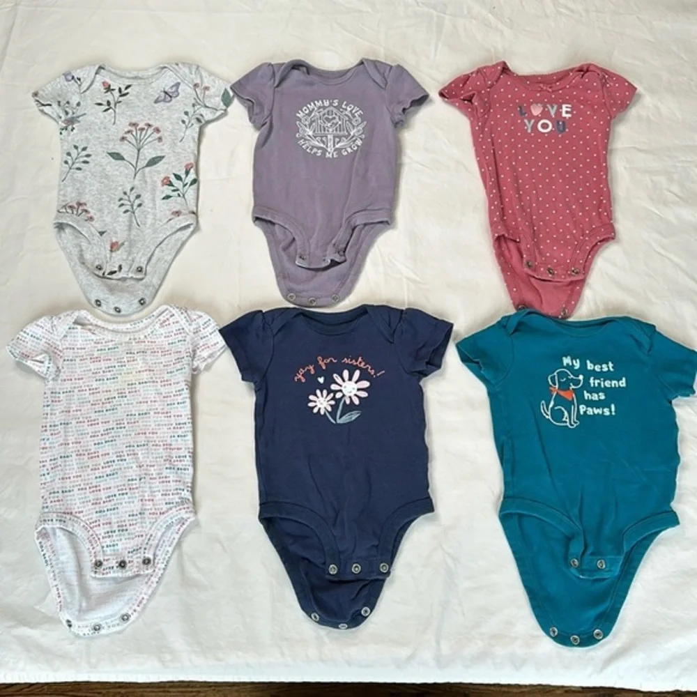 Carter’s bundle of 6 short sleeve baby girl onesies. They all have cute sayings.